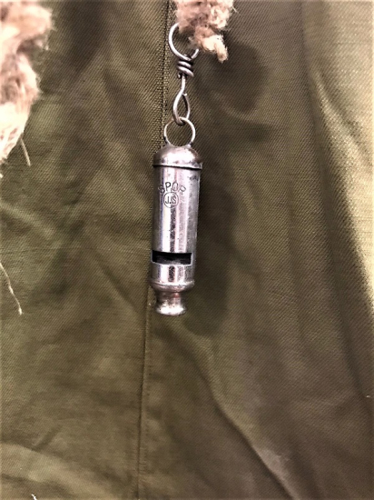 1960 LI YILLARIN ERKEK COCUGU İÇİN TASARLANMIŞ TAM TAKIM YAVRU KURT İZCİ KIYAFETİ FORMASI METAL TOKALI DERİ KEMERİ DÜDÜGÜ