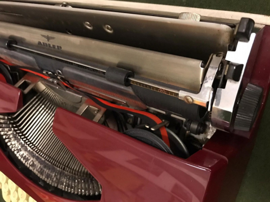 TİPPA T-A VERTRİEBS-GMBH ADLER MEKANİK DAKTİLO 1966 MODEL ALMAN MALI